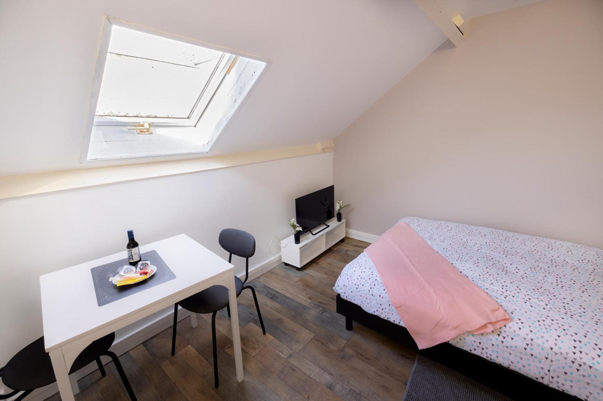 Ld-Location Hotel Montluçon Buitenkant foto